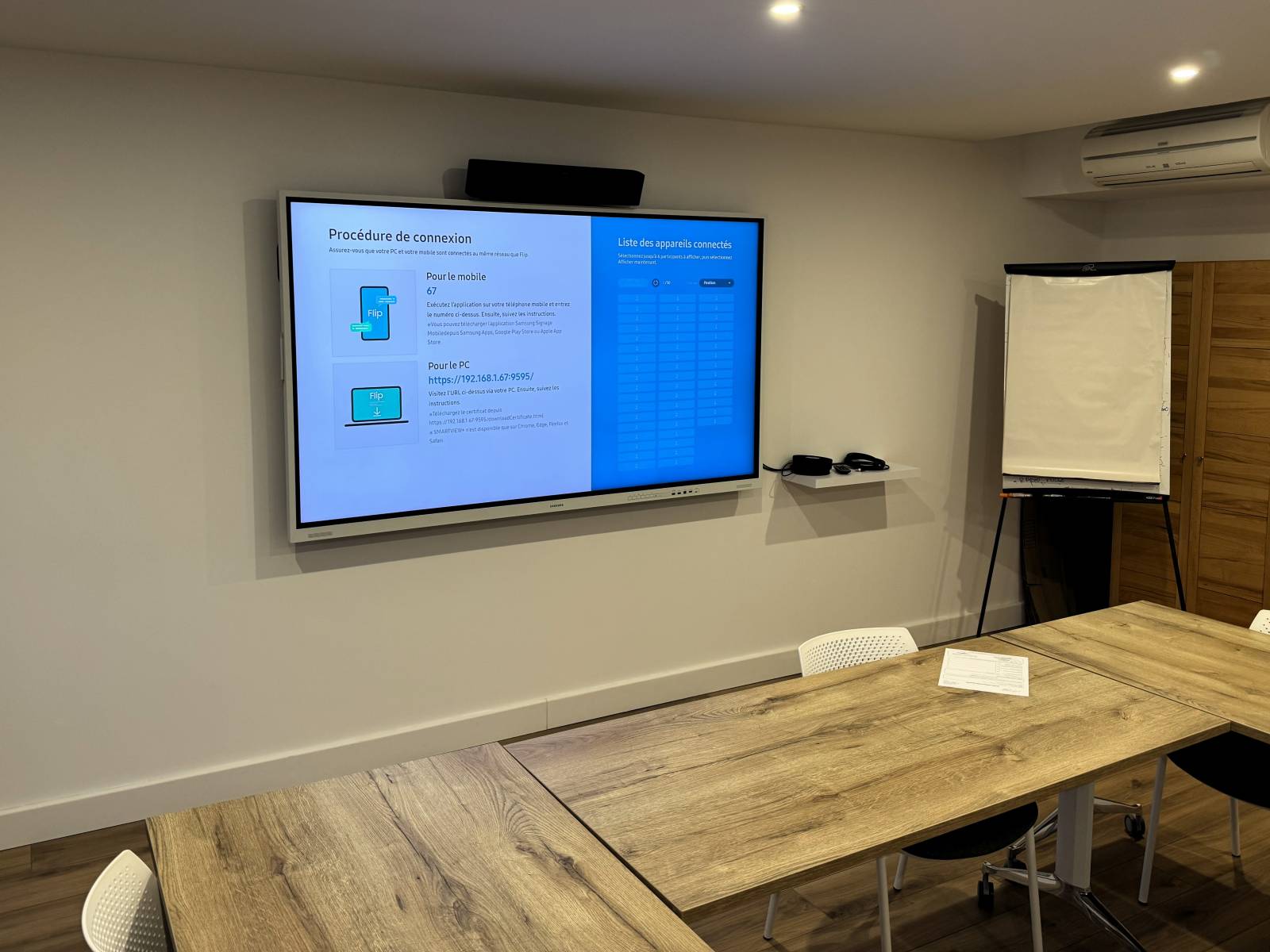 salle de réunion avec écran tactile interactif et système de webconférence BYOD avec barre de visioconférence à Lyon (69)