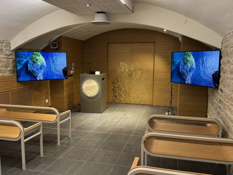 Salle de cérémonie funéraire à Lyon : rénovation audiovisuelle 