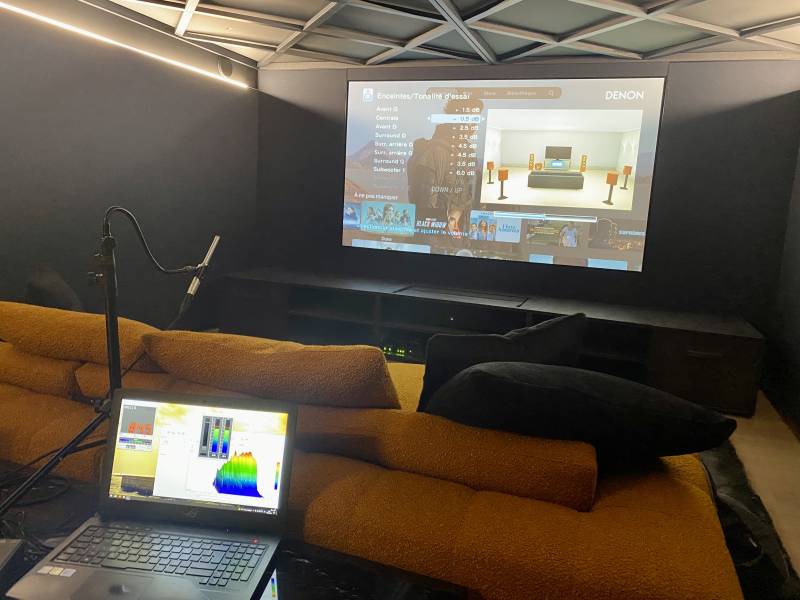Création d’une salle de cinéma privée luxueuse dans une maison d’architecte à Lyon