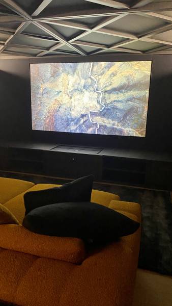 Création d’une salle de cinéma privée luxueuse dans une maison d’architecte à Lyon